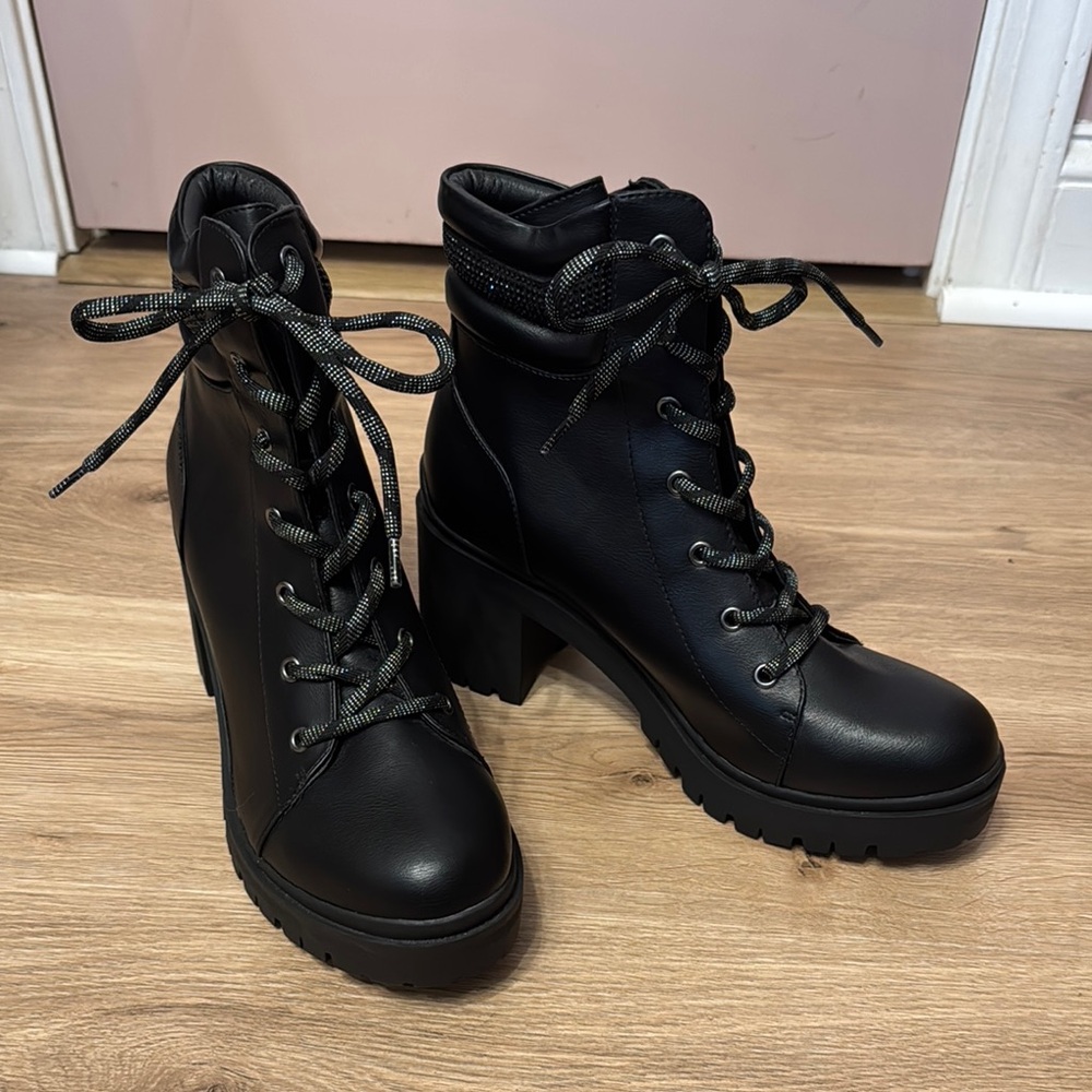 Nine West Black Lace-Up Lug Heel Ankle Boots